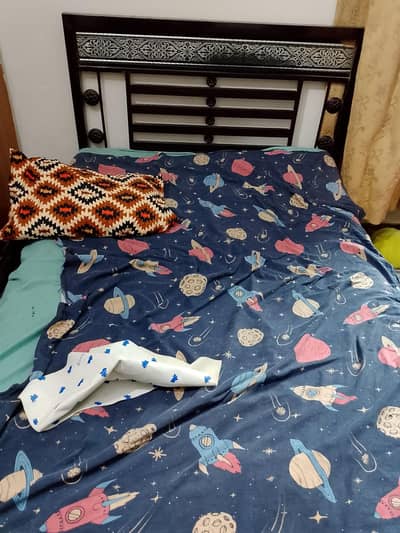 steel bed 4 x6 feet size with foam