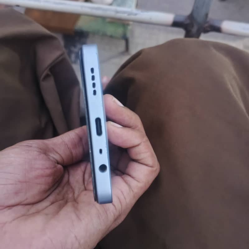 Realme Note 60 4