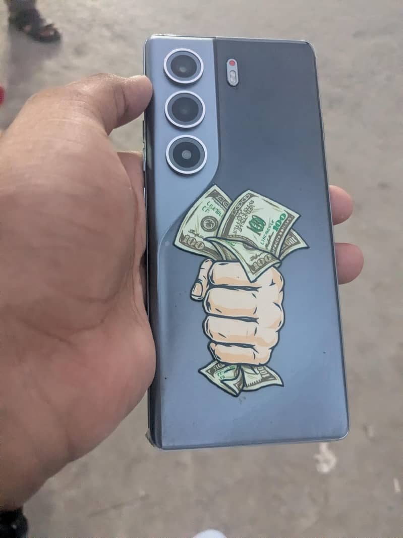Tecno CAMON 40 Pro 1