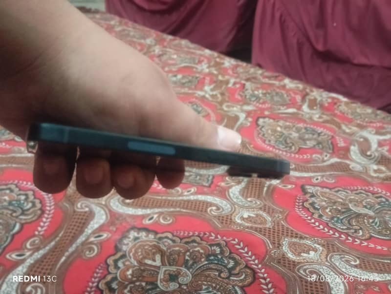 iPhone 14 3