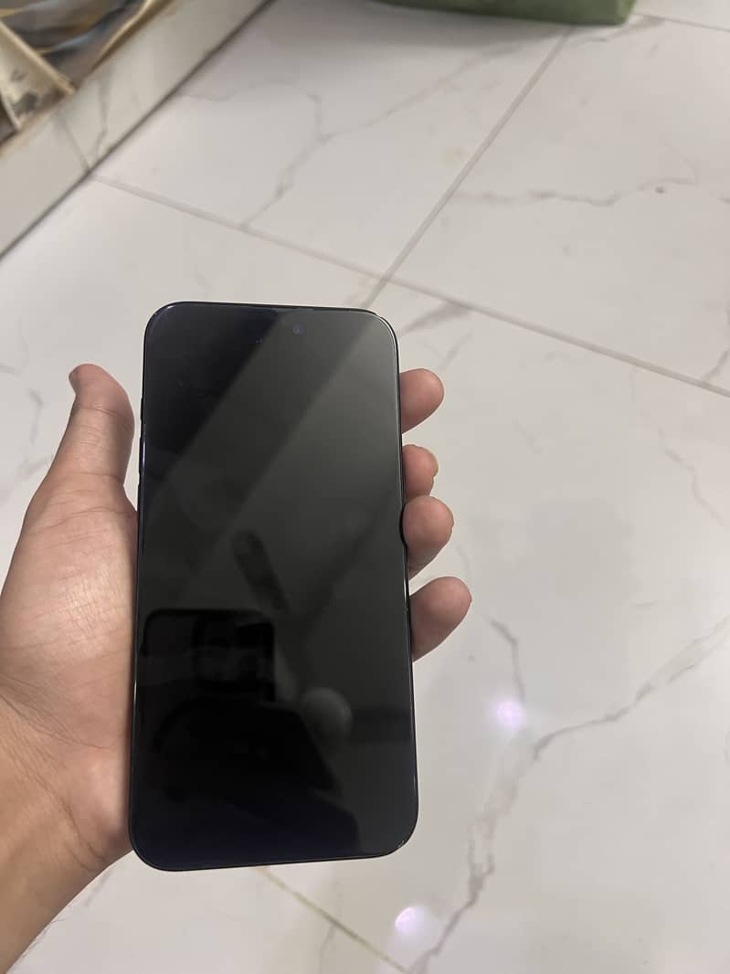 Apple iPhone 16 Plus 9