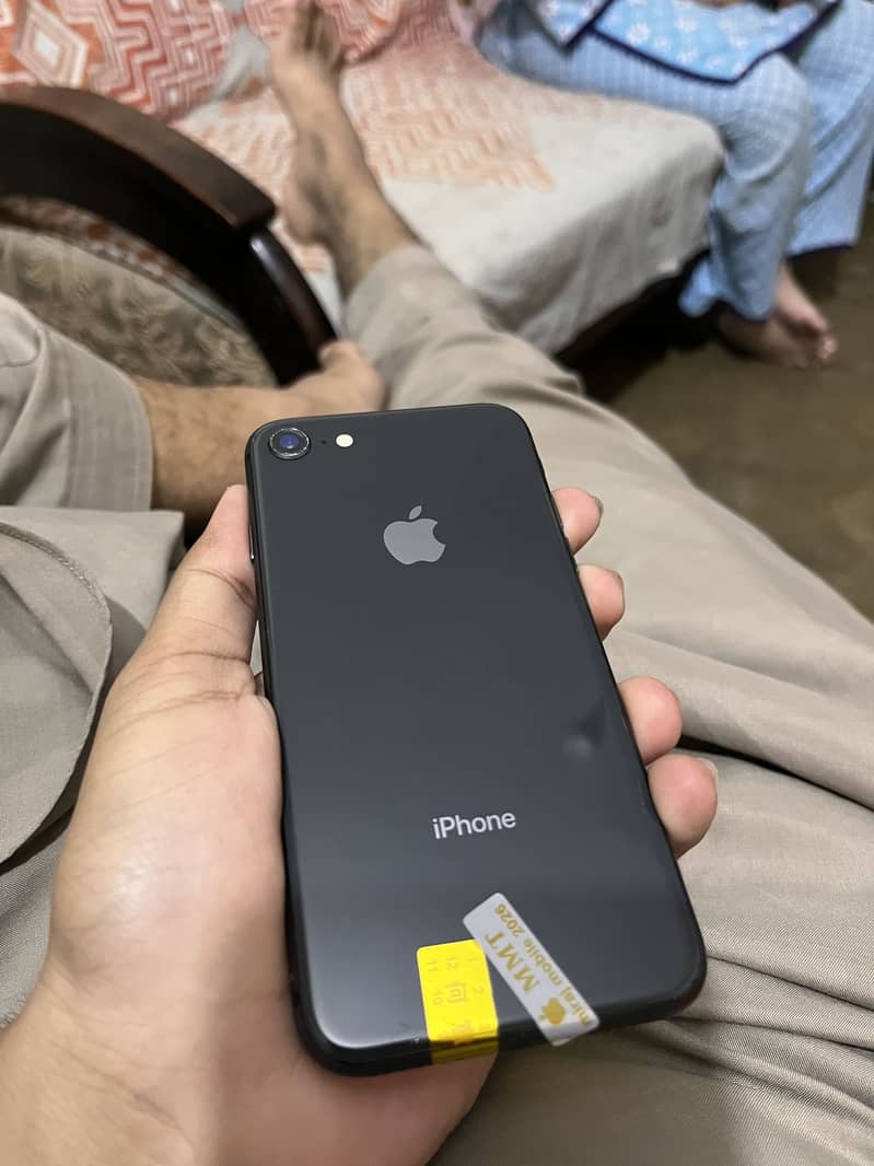 Apple iPhone 8 3