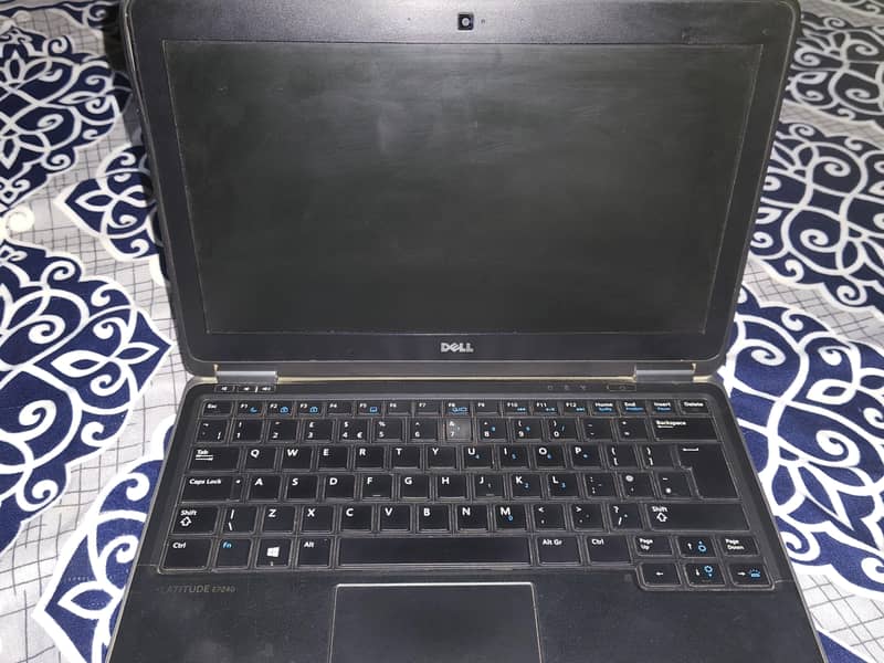 Dell latitude e7240 0