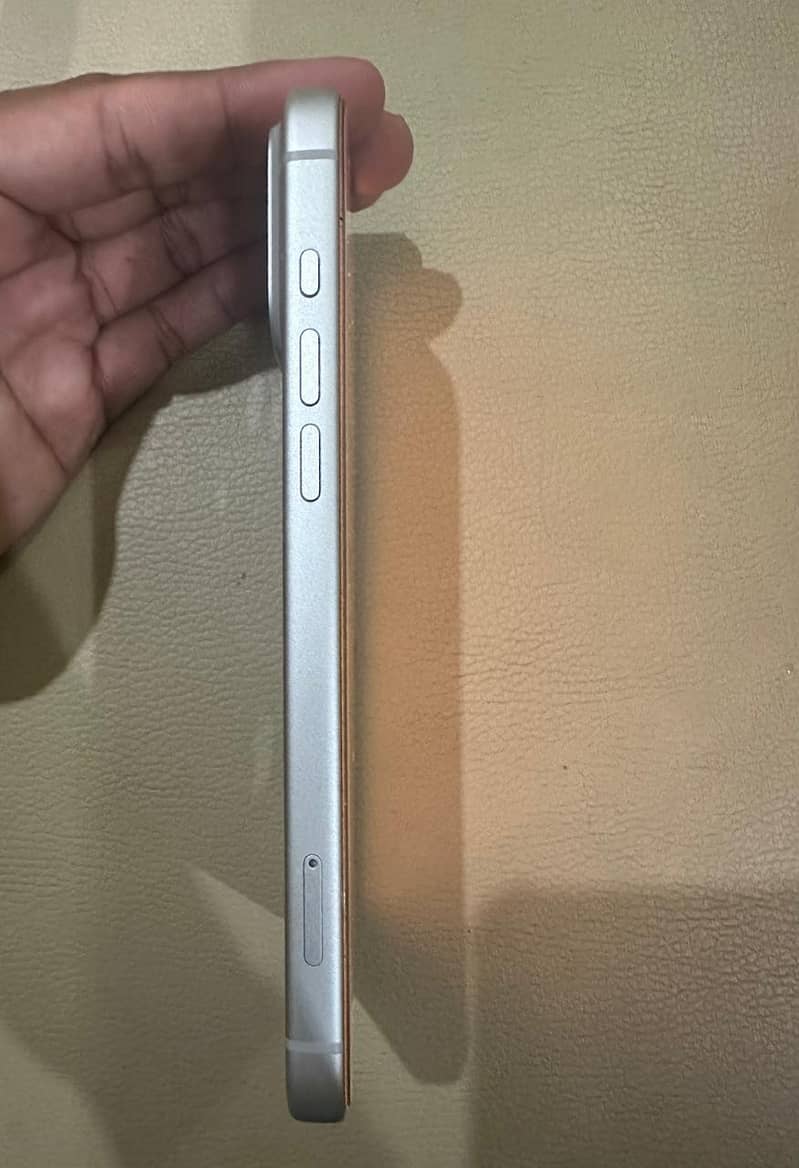 Apple iPhone 17 Pro Max 4