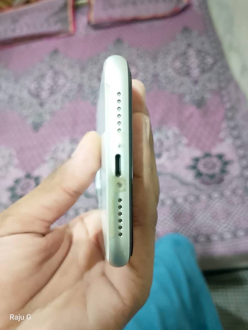 Apple iPhone 11 3