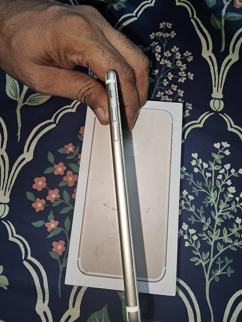 Apple iPhone 7 Plus 2