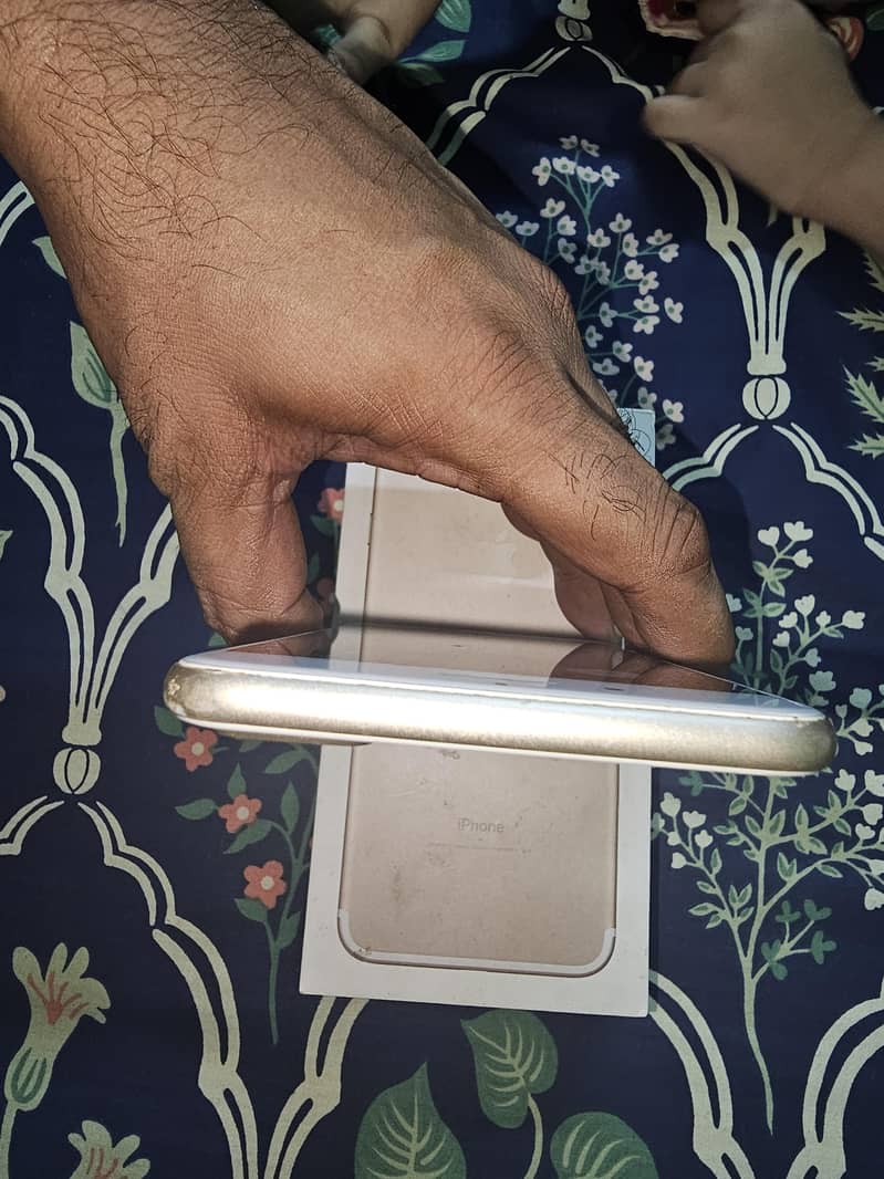 Apple iPhone 7 Plus 1