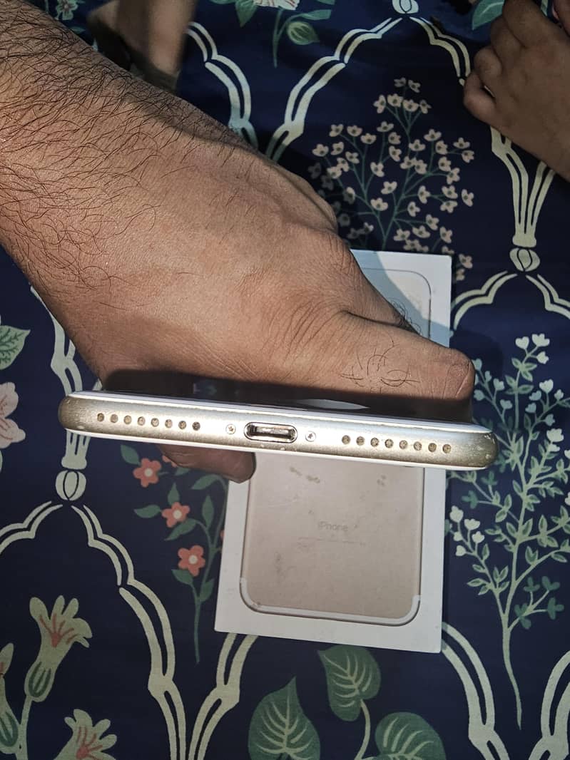 Apple iPhone 7 Plus 3