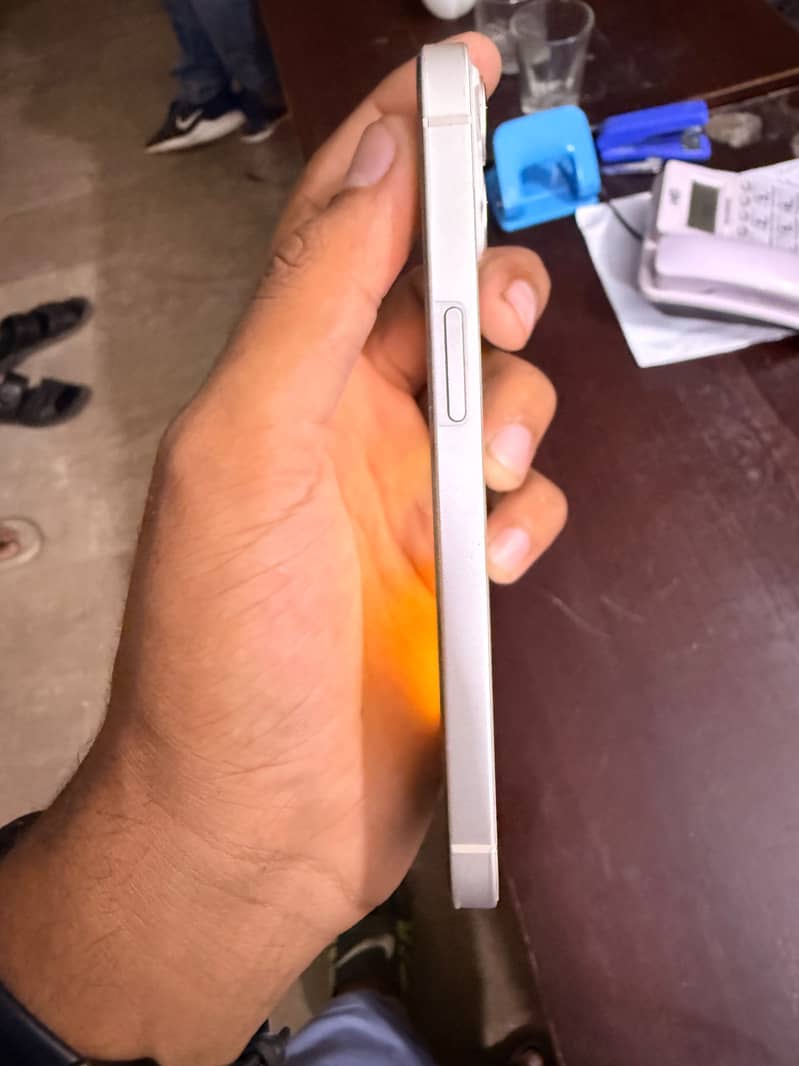 Apple iPhone 13 2