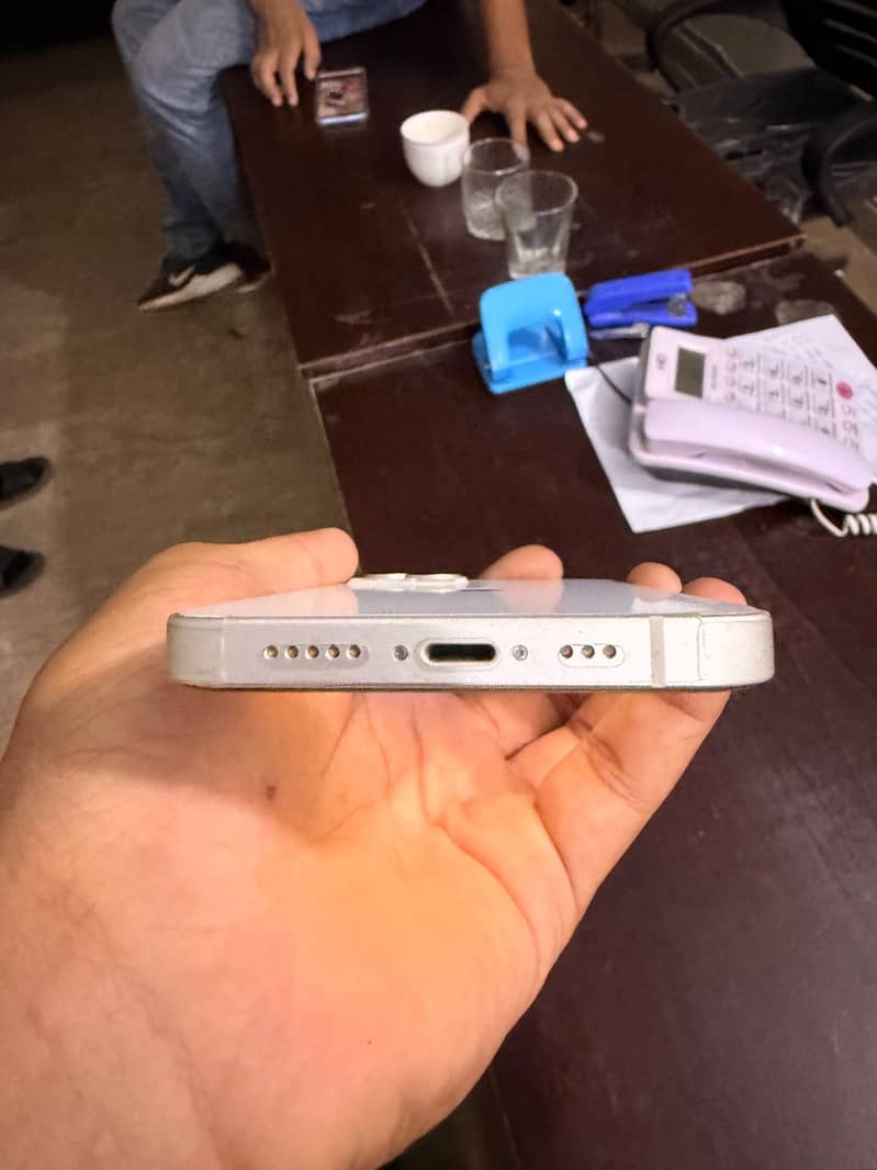 Apple iPhone 13 4