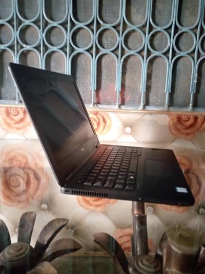 Dell Latitude E7270 | Core i5 | 6th Gen | 8GB RAM | 256GB SSD | 12.5"