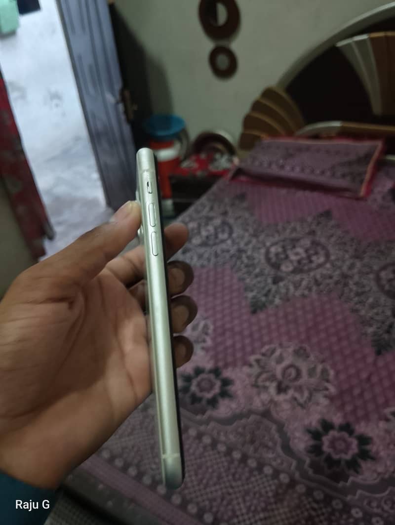 Apple iPhone 11 2