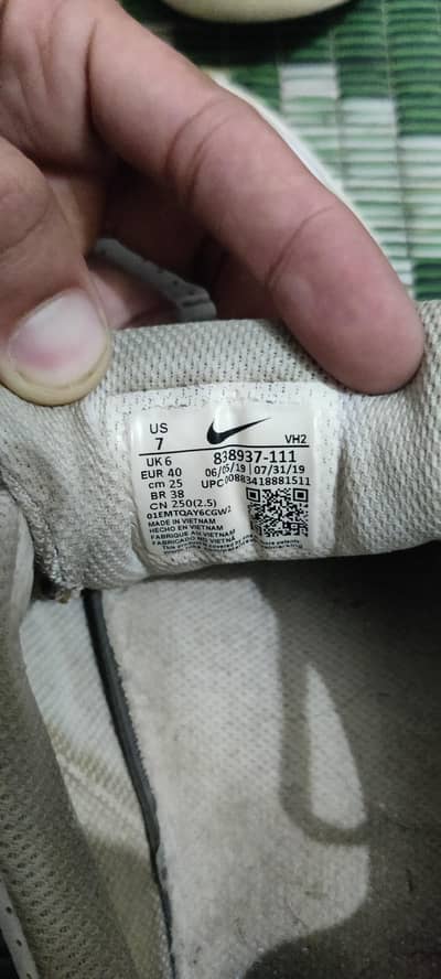 nike shoes.   size 6/7 number