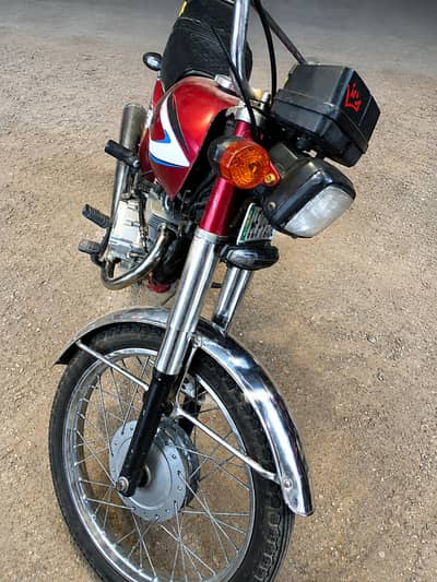 Honda CG 125 2016 model in red color