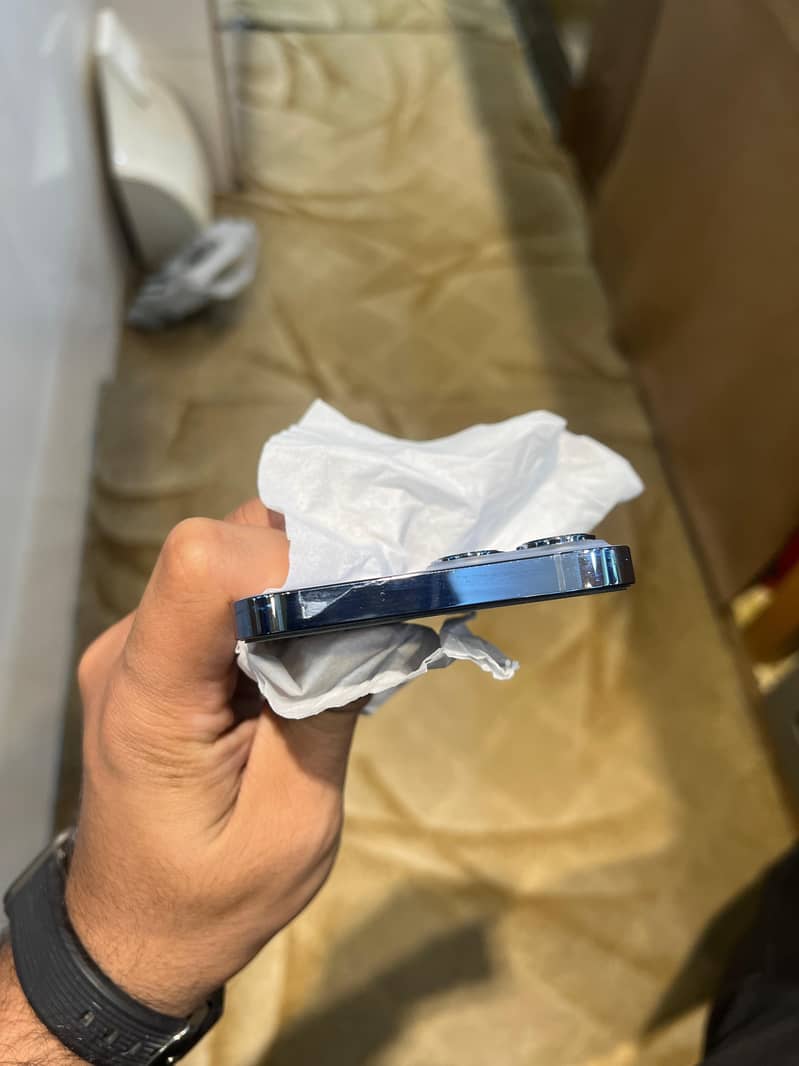 Apple iPhone 13 Pro Max 2