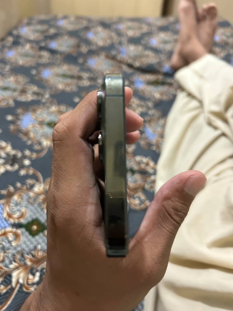 Apple iPhone 13 Pro Max 4
