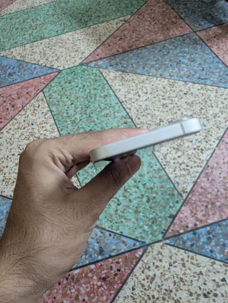 Apple iPhone 13 2