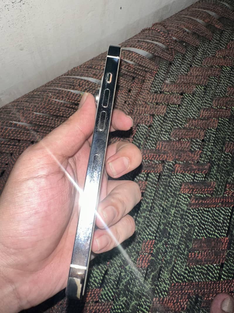 Apple iPhone 14 Pro 2