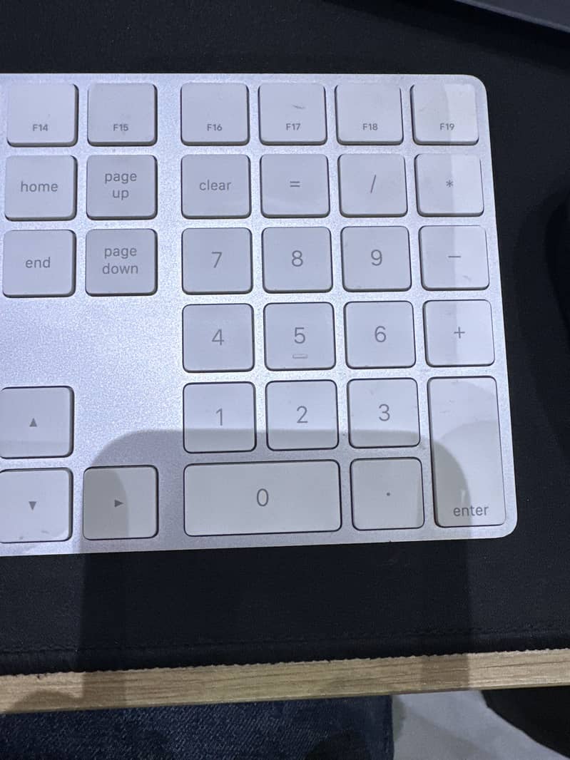 Apple Magic 2 Keyboard w/ Numeric Pad 1