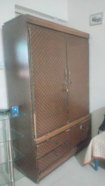 2 door almari with drawers and show compartment good condition