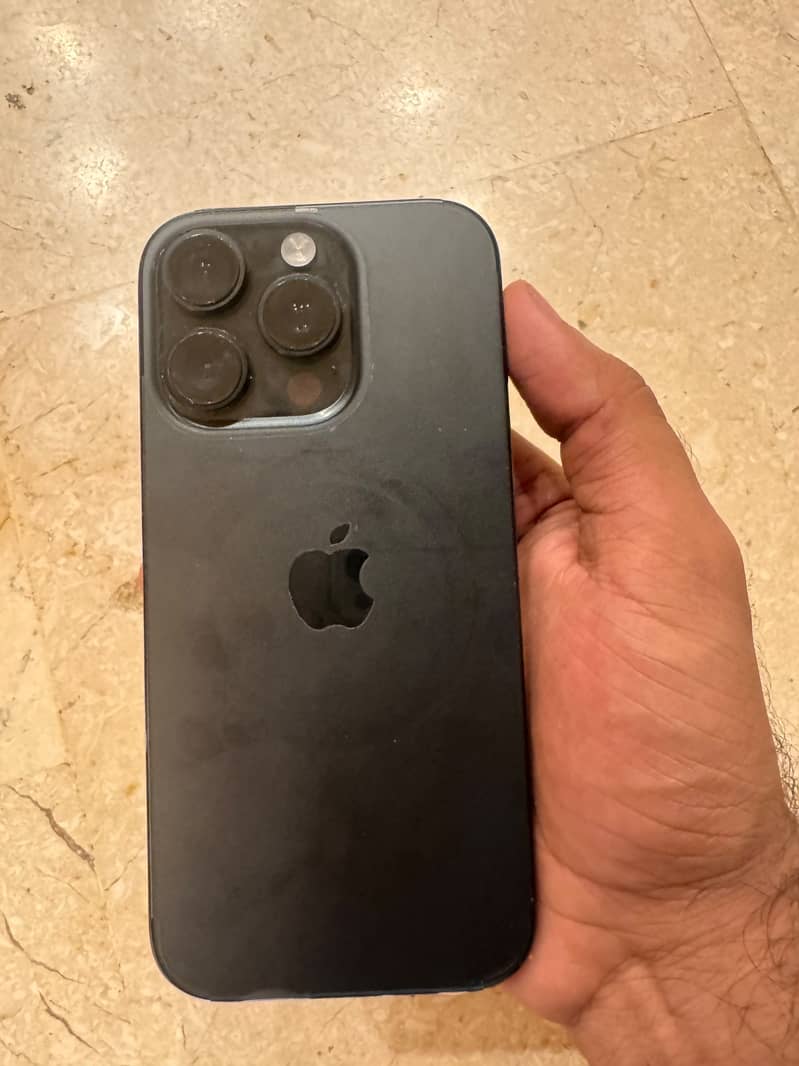 Apple iPhone 16 Pro 1