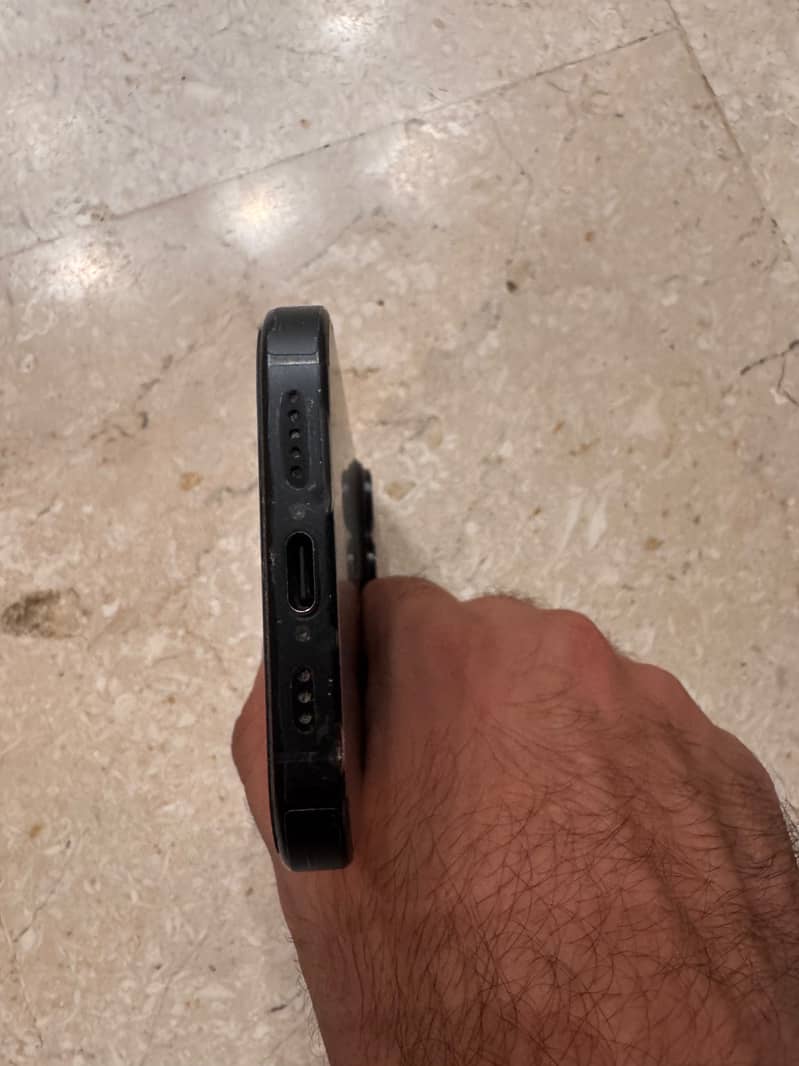 Apple iPhone 16 Pro 2