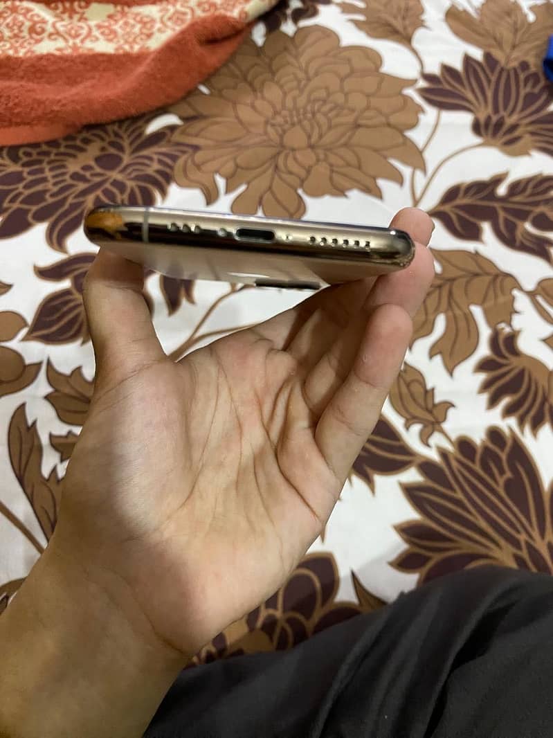 Iphone 11 pro 4