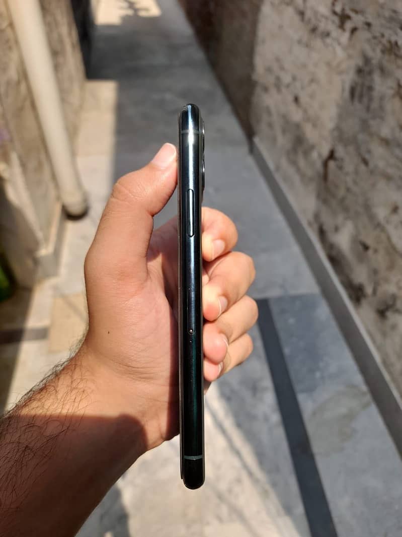 Apple iPhone 11 Pro 1