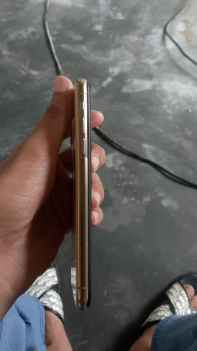 Apple iPhone XS 3