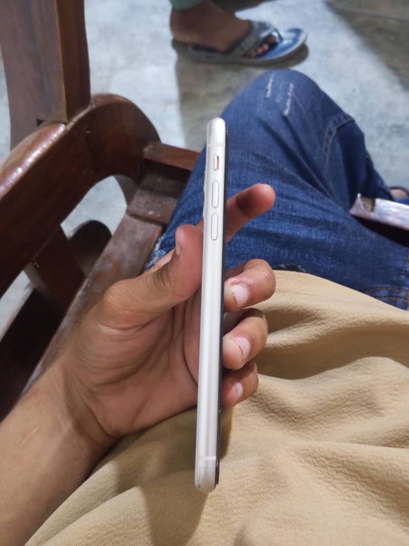 Apple iPhone 11 2