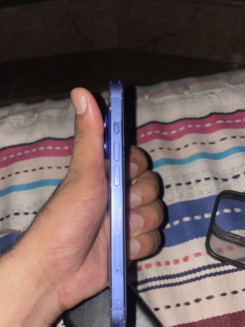 Apple iPhone 16 4