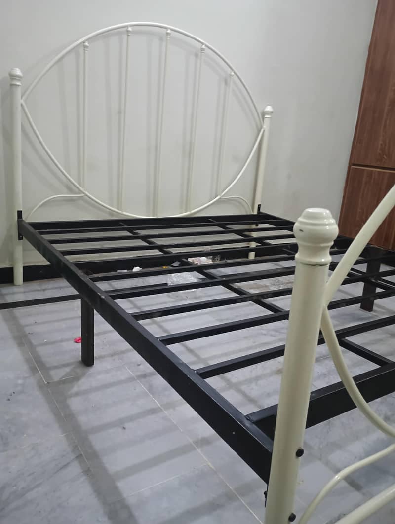 iron bed 1