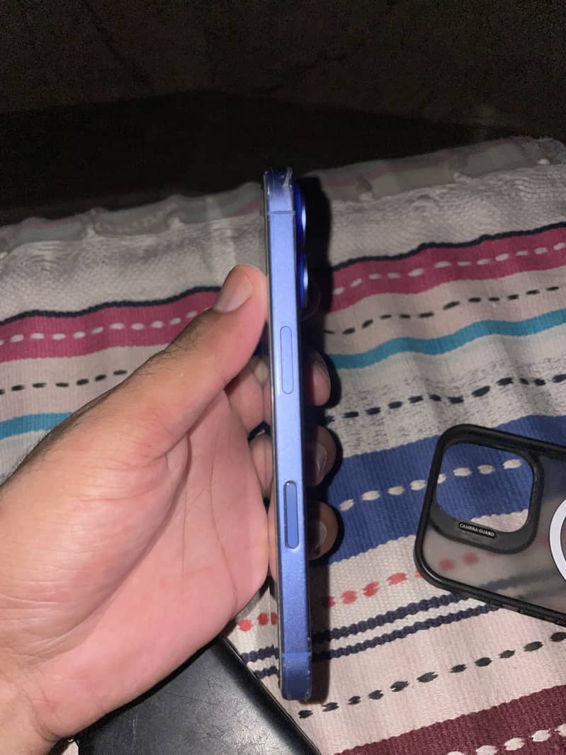 Apple iPhone 16 1