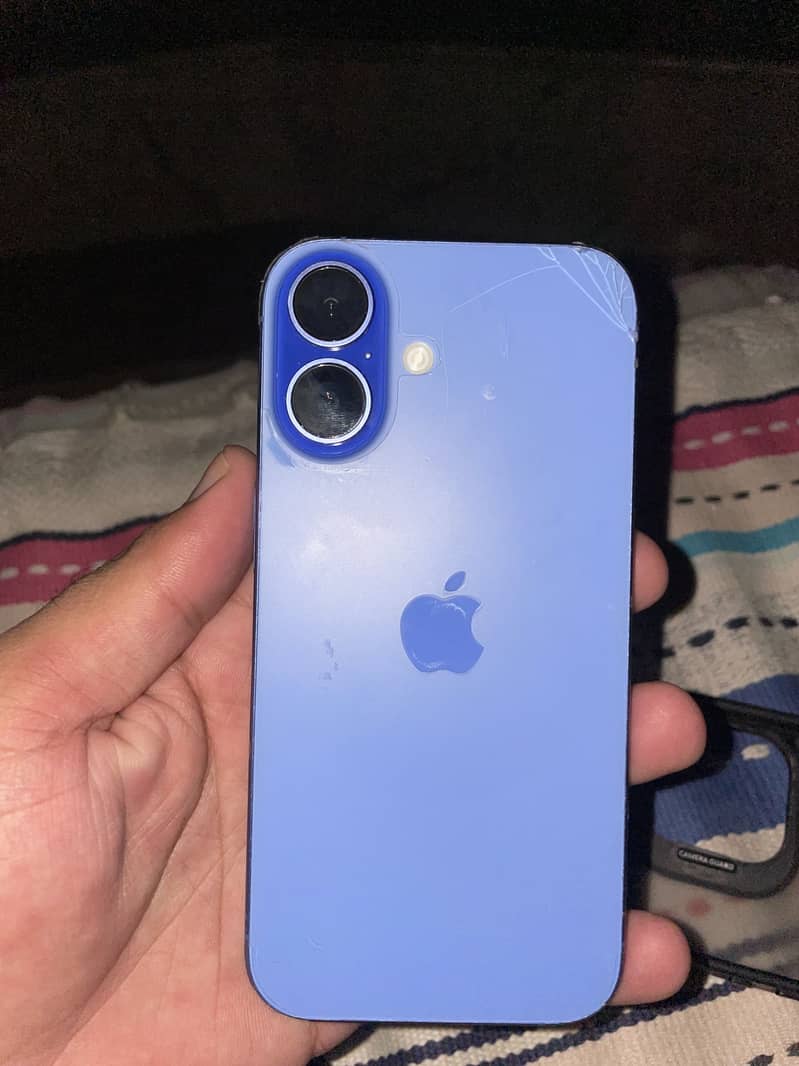 Apple iPhone 16 2