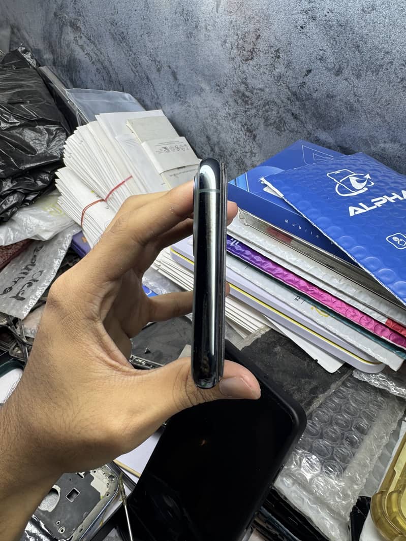 Apple iPhone 11 Pro 3