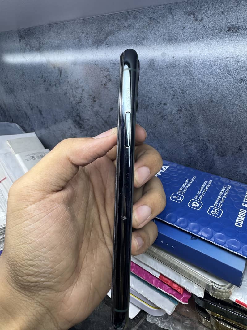 Apple iPhone 11 Pro 6