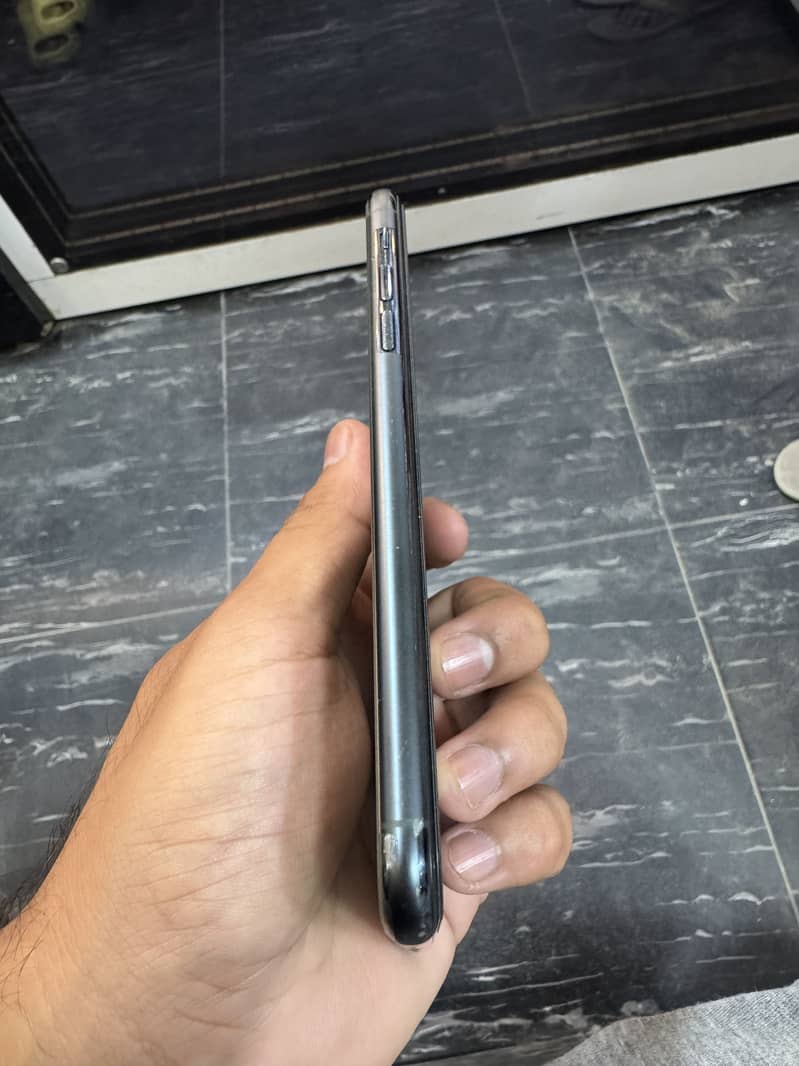 Apple iPhone 11 Pro Max 2