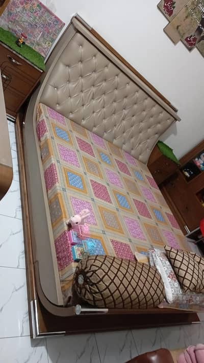 designer stylish king bed 3 door almari bari all condition 10/9