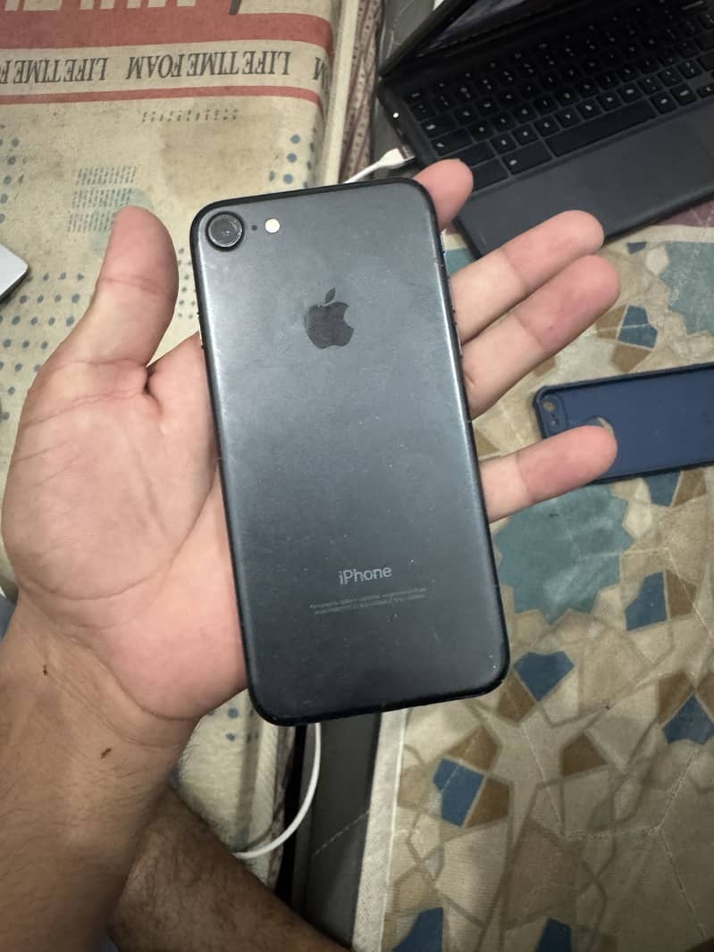 Apple iPhone 7 3