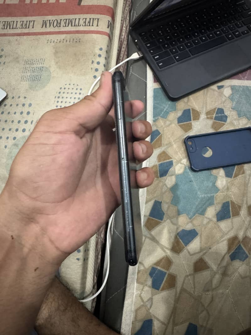 Apple iPhone 7 7