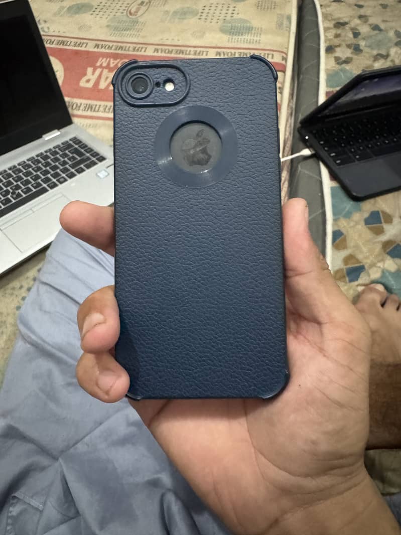 Apple iPhone 7 0