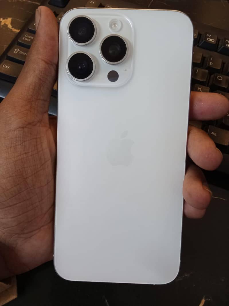 Apple iPhone 15 Pro Max 3