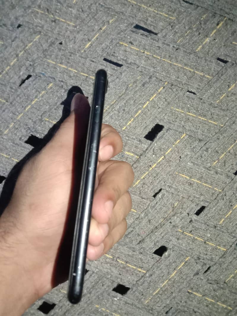 Apple iPhone 7 4