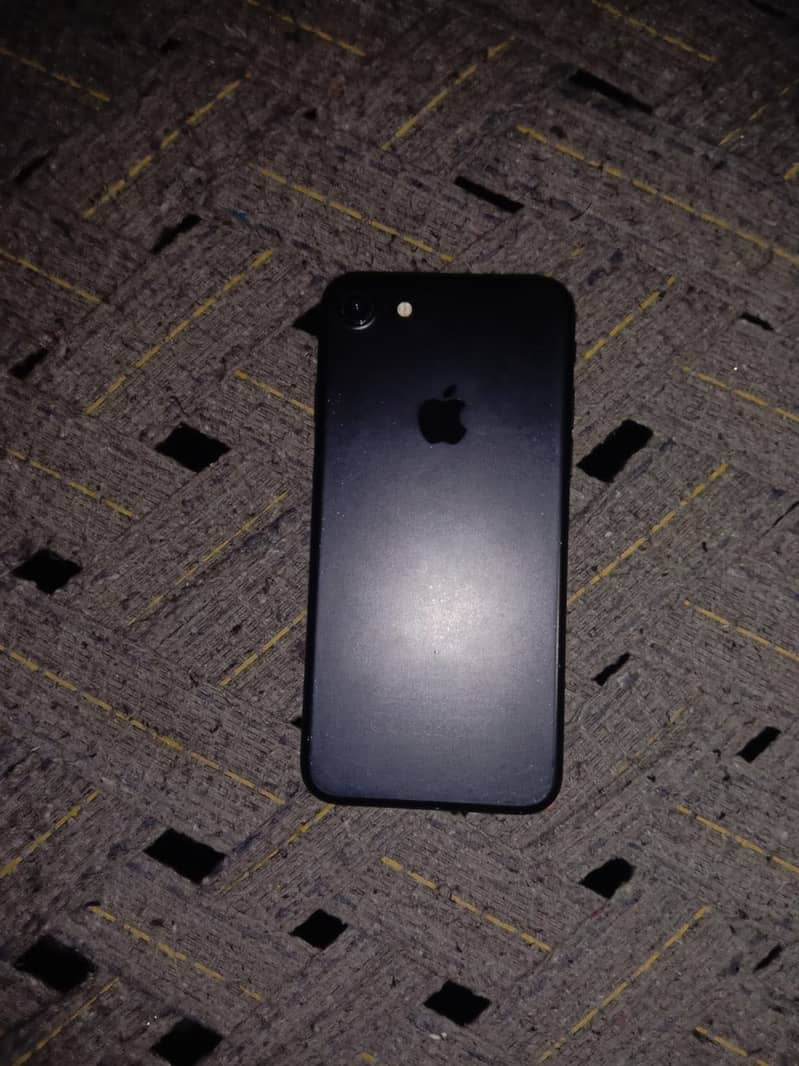 Apple iPhone 7 10