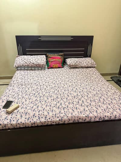 King size bedroom Furniture set, Bed, Closet, Dressing and Divider |