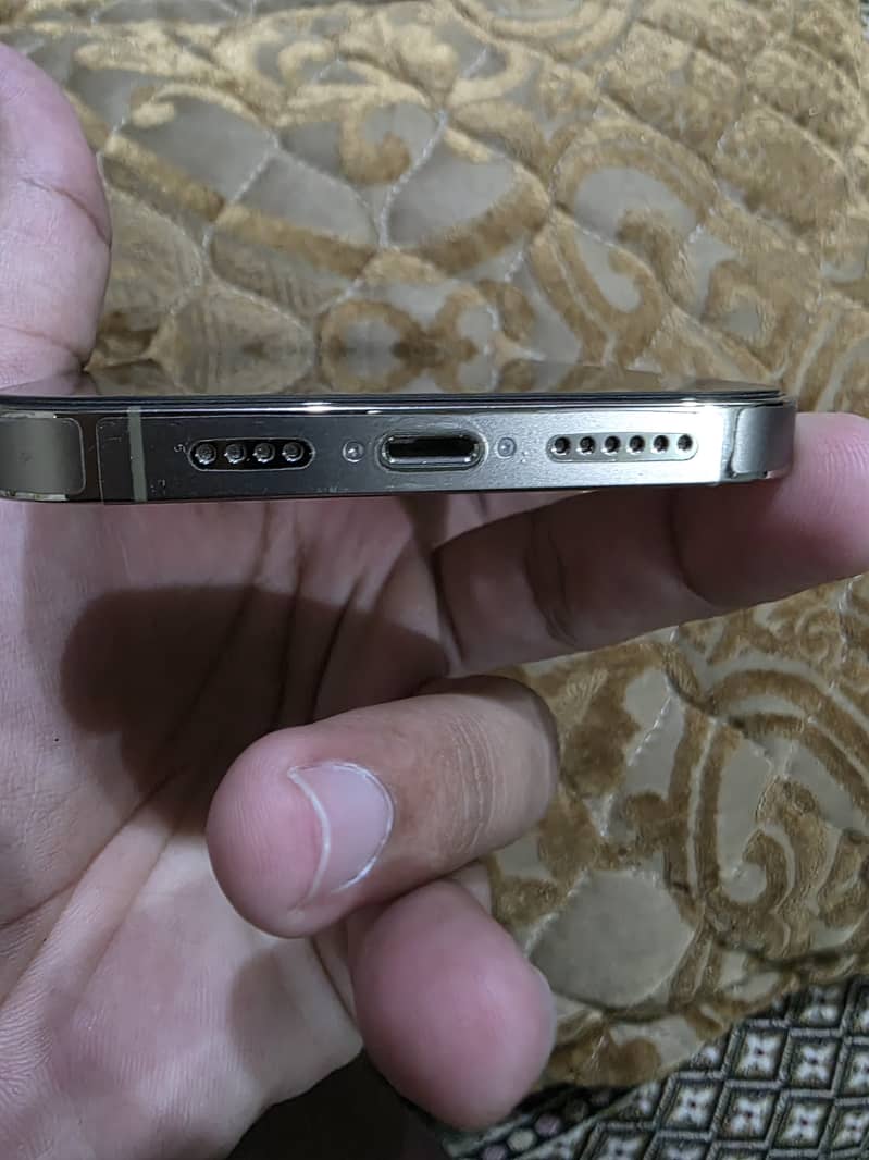 Apple iPhone 14 Pro Max 3