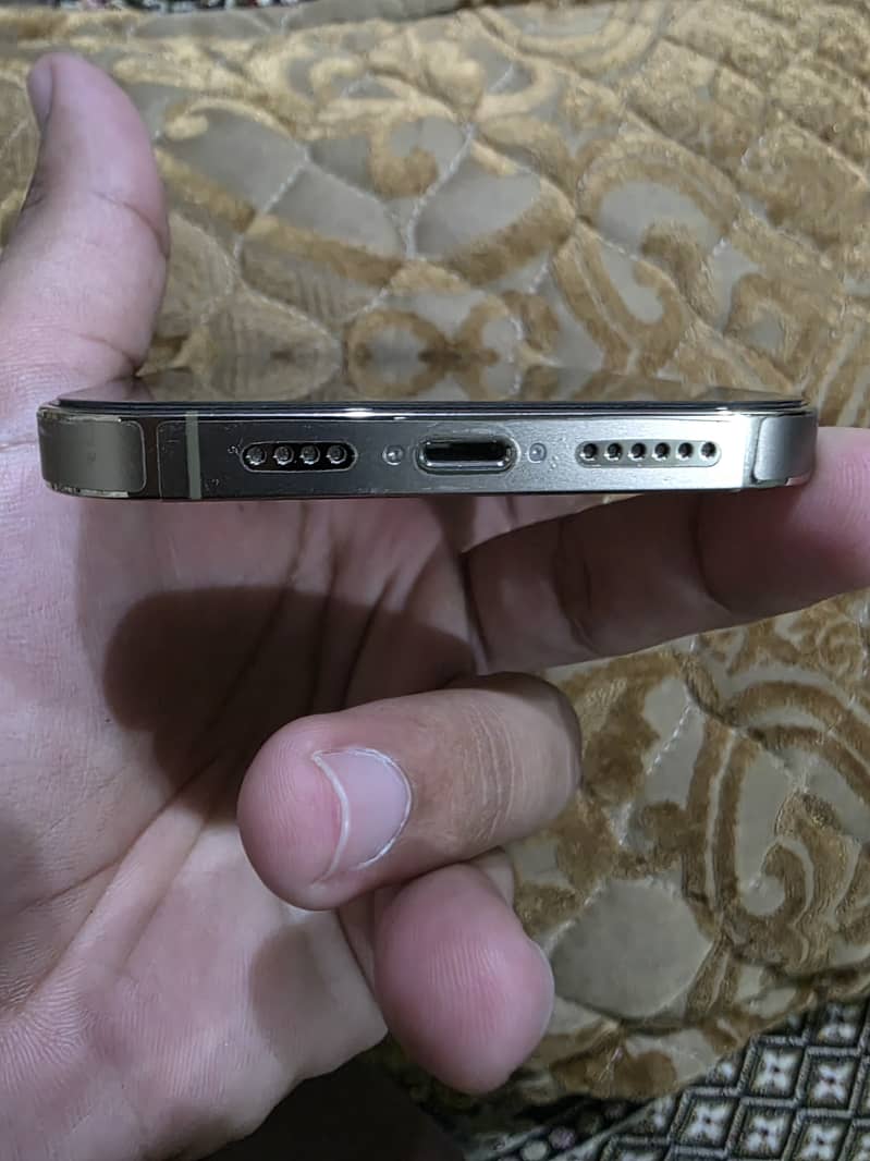 Apple iPhone 14 Pro Max 6