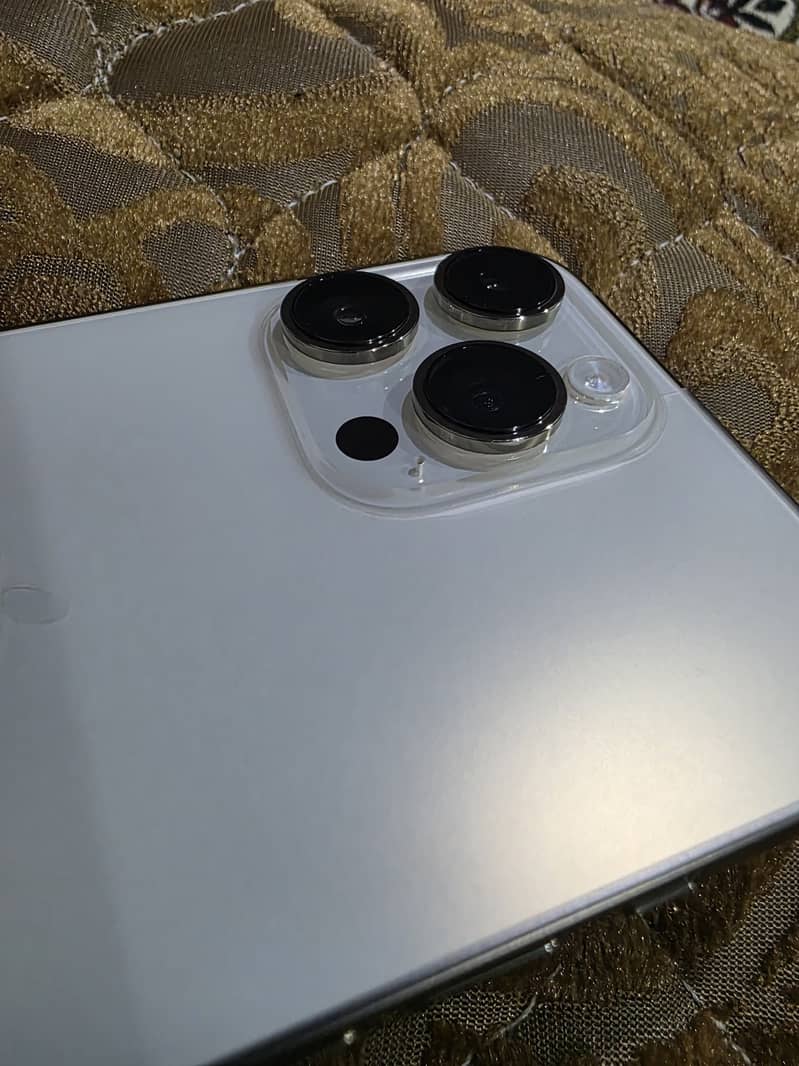 Apple iPhone 14 Pro Max 7