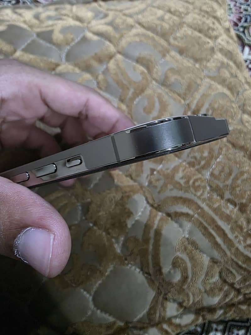 Apple iPhone 14 Pro Max 8