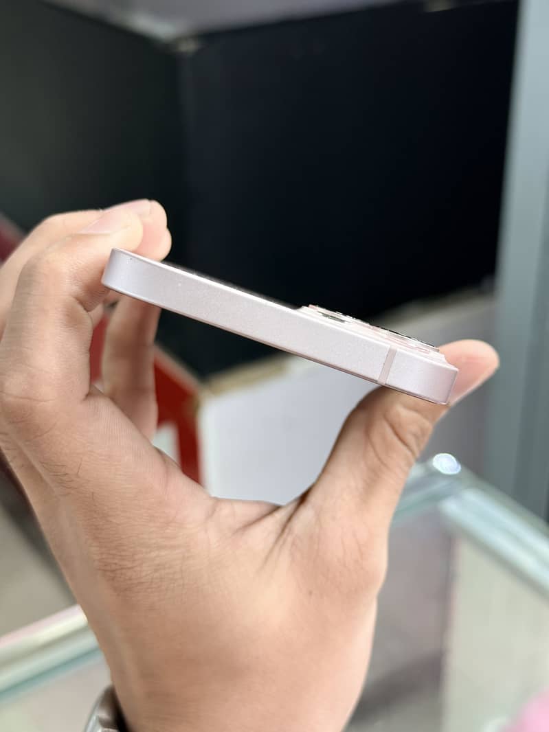 Apple iPhone 13 1